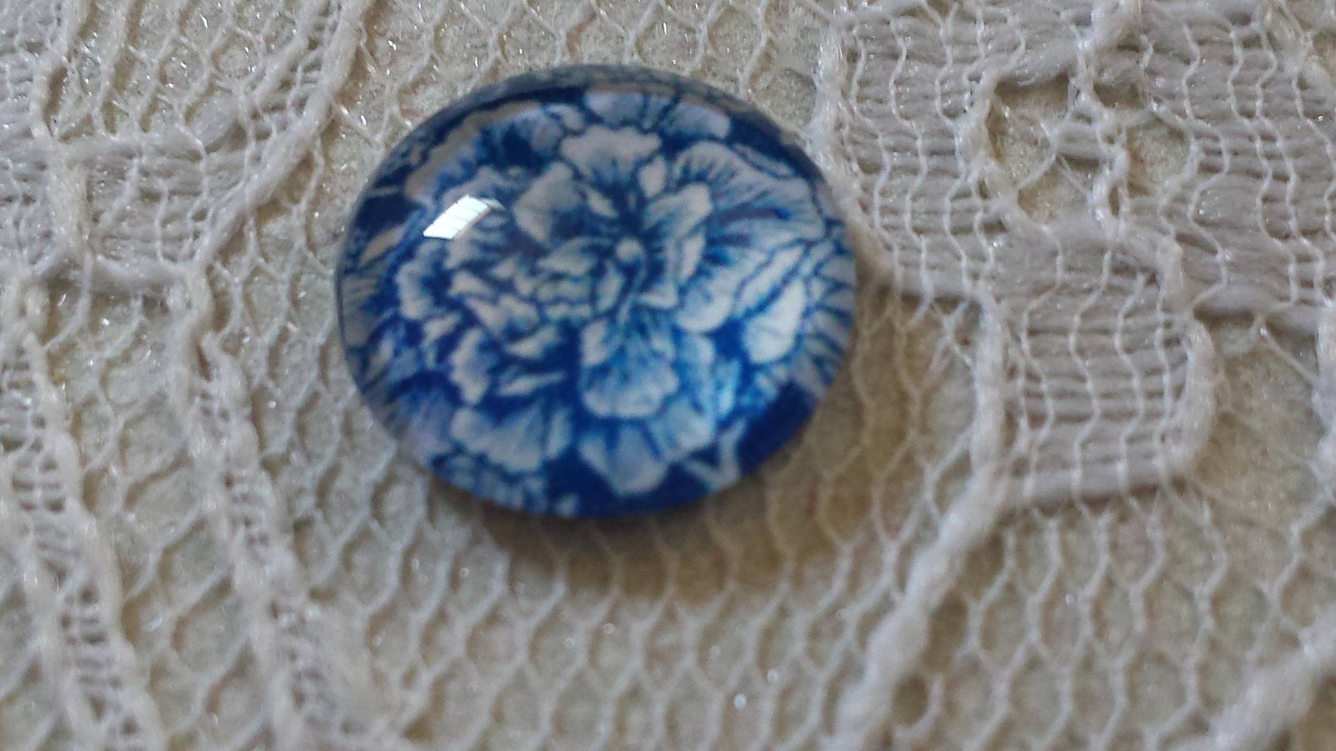 cabochão de vidro redondo 12mm flor azul 019 