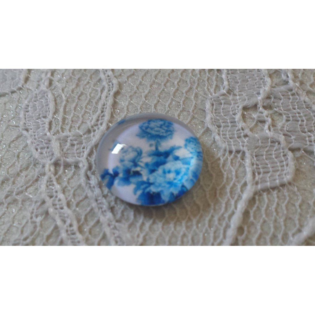 cabochão de vidro redondo 12mm flor azul 016 