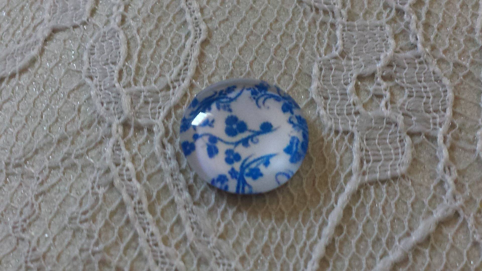 cabochão de vidro redondo 12mm flor azul 011 