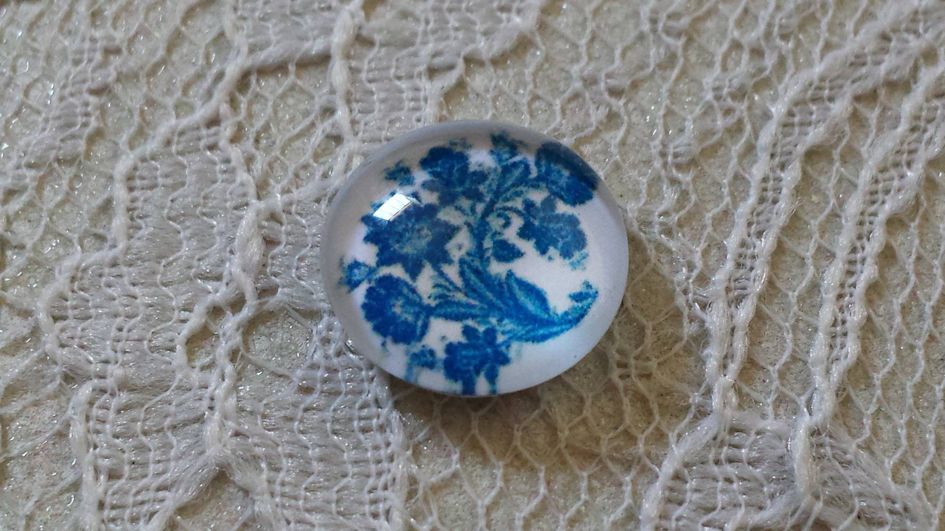 cabochão de vidro redondo 12mm flor azul 004 