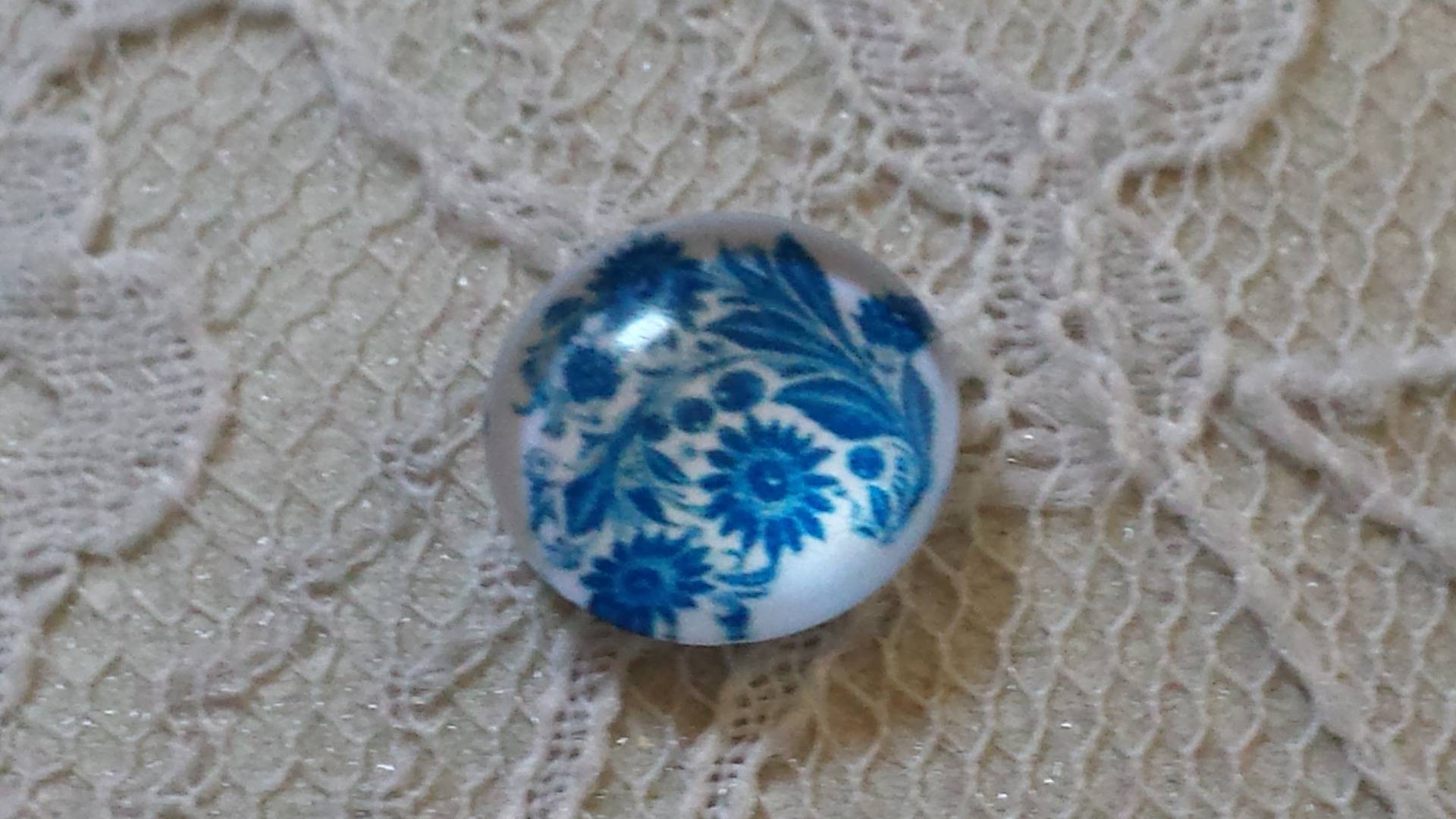 cabochão de vidro redondo 12mm flor azul 001 