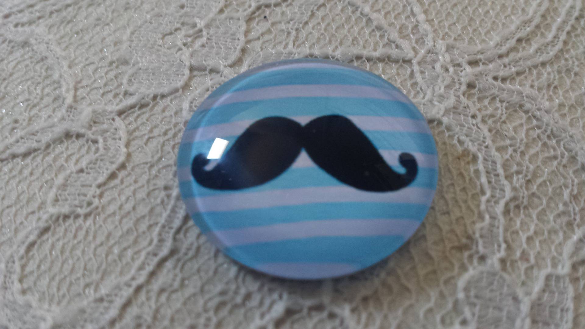 cabochão de vidro redondo 25mm bigode 036 