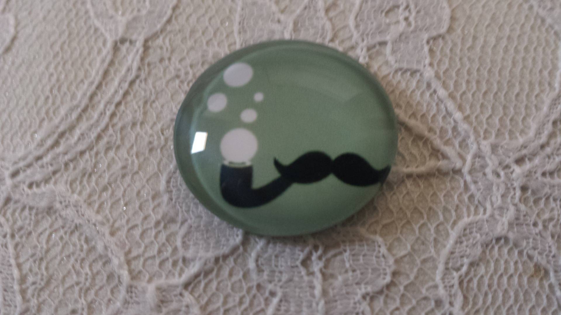 cabochão de vidro redondo 25mm bigode 035 