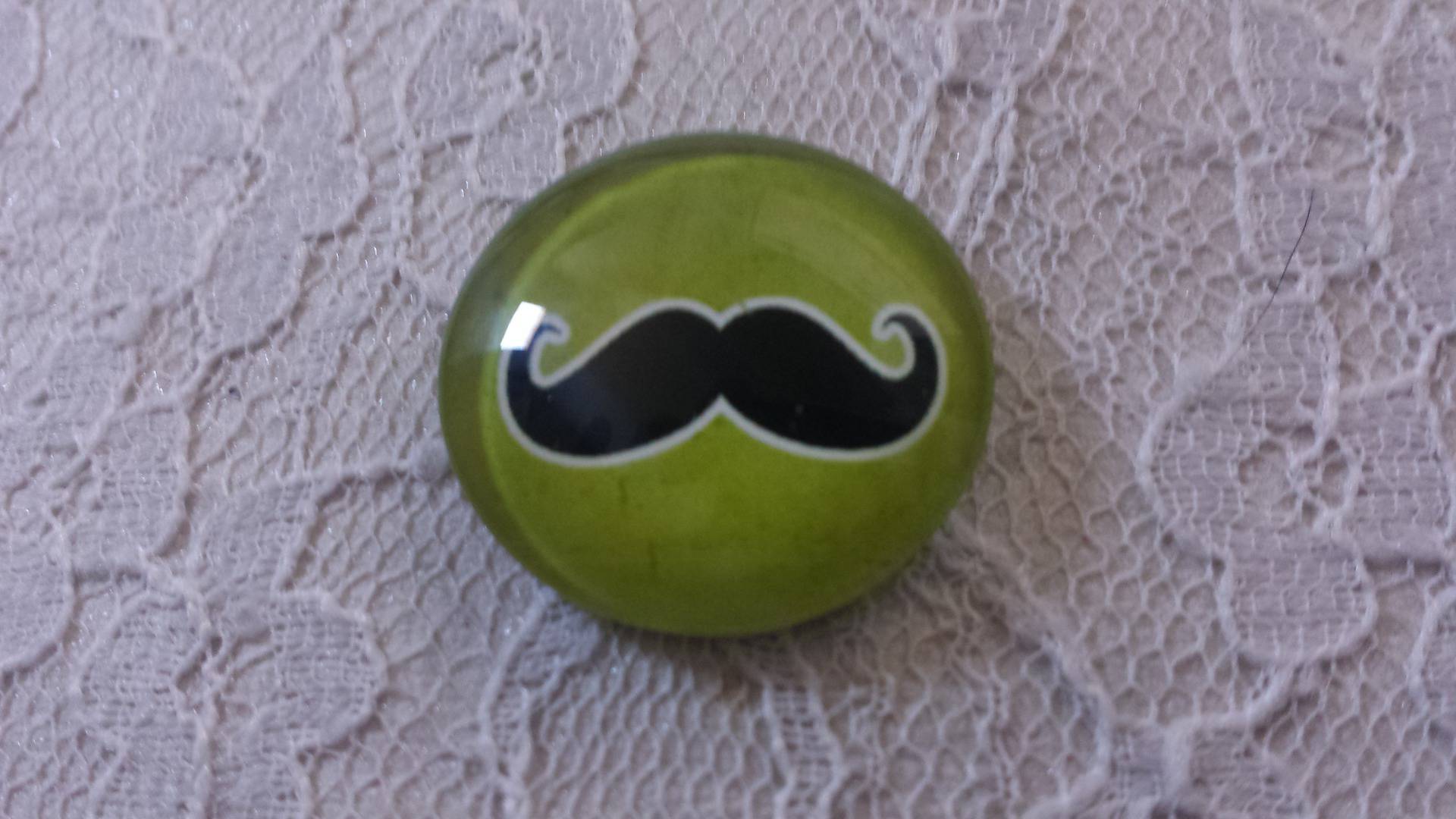 cabochão de vidro redondo 25mm bigode 034 