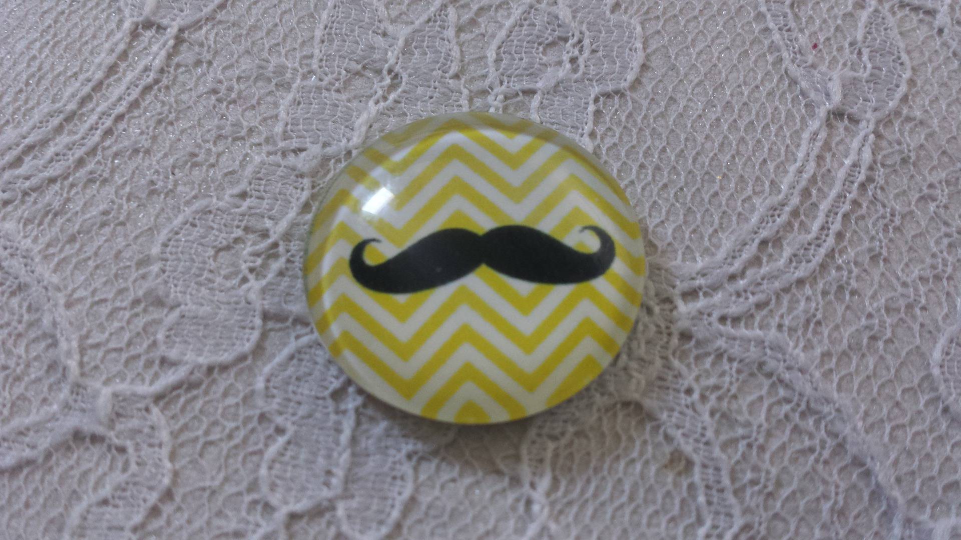 cabochão de vidro redondo 25mm bigode 033 