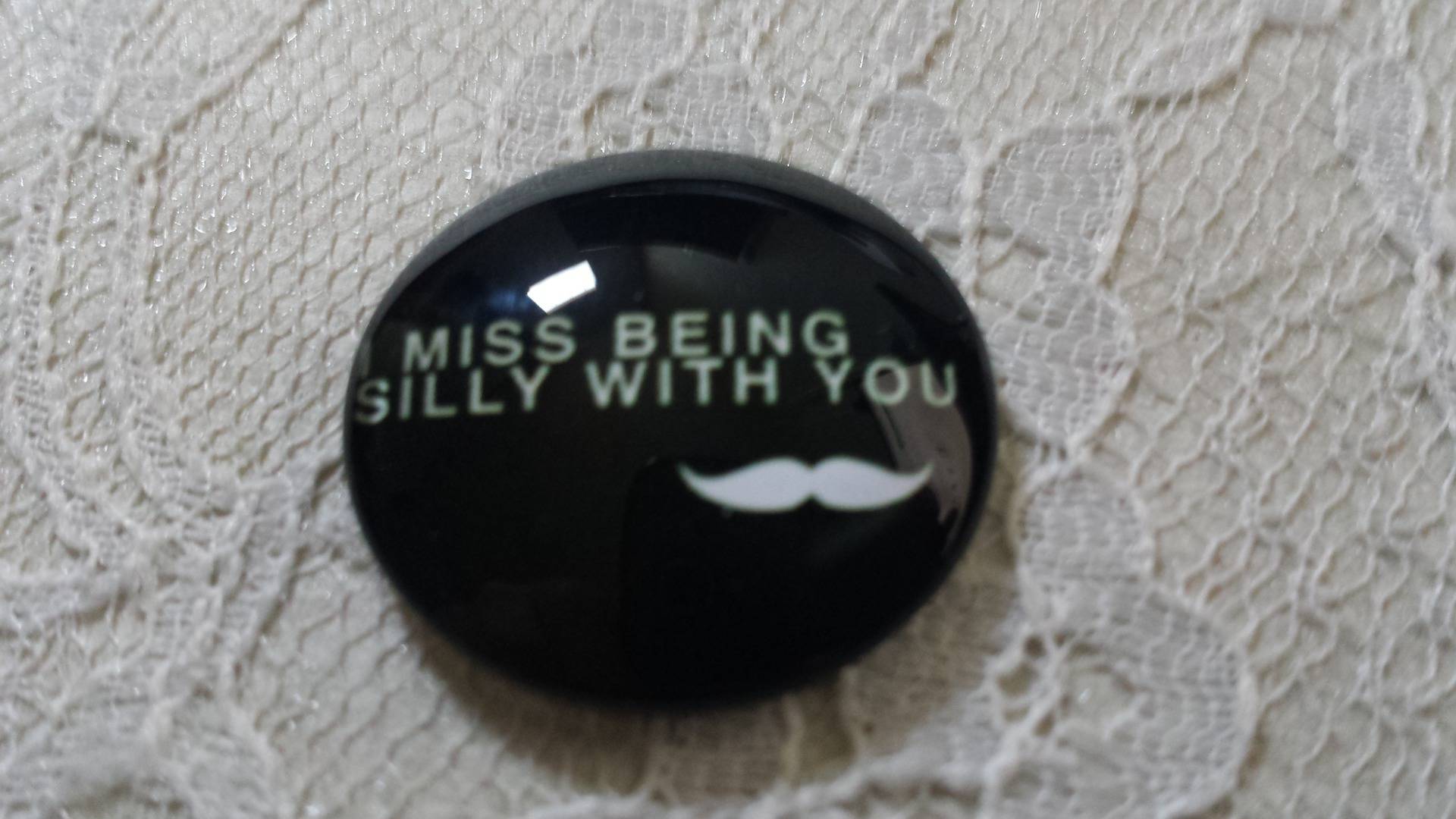 cabochão de vidro redondo 25mm bigode 029 