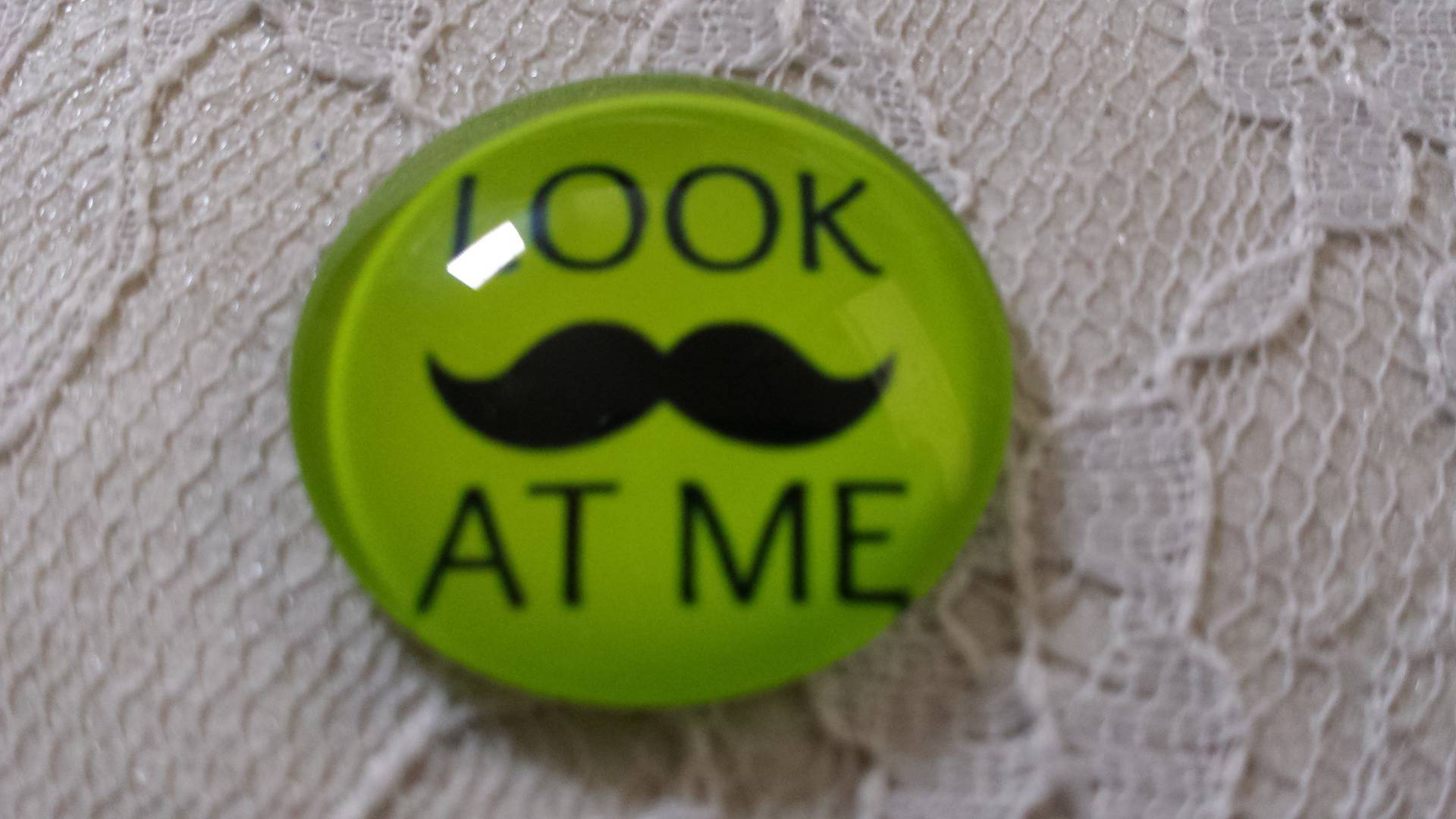 cabochão de vidro redondo 25mm bigode 026 
