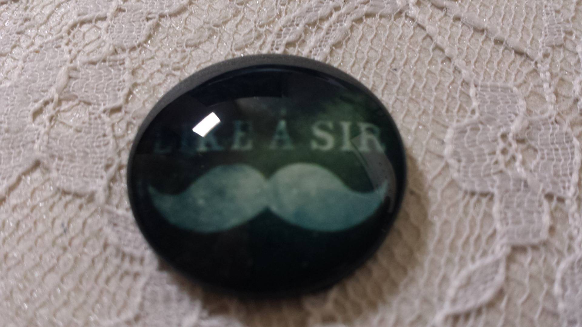 cabochão de vidro redondo 25mm bigode 021 