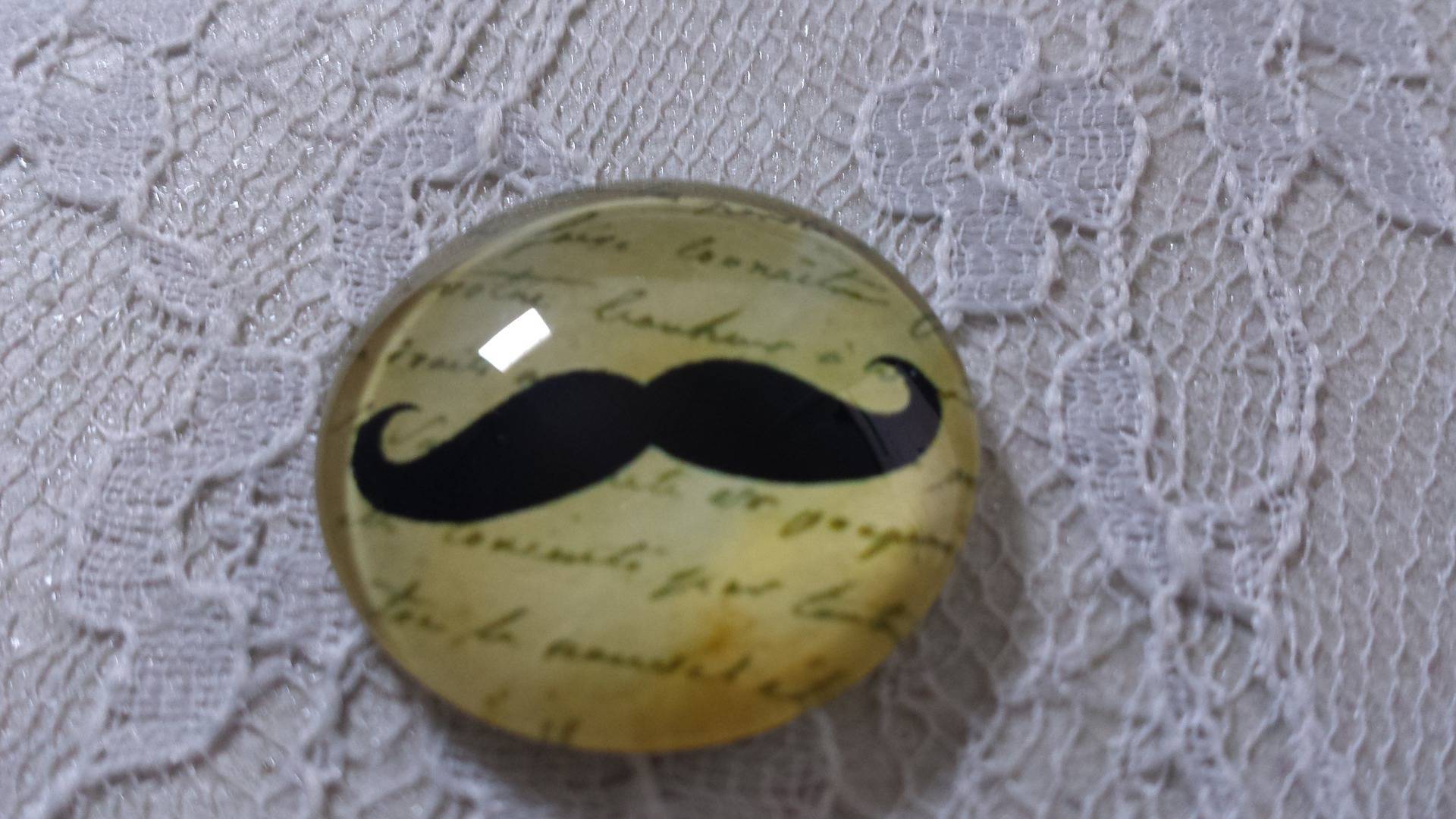 cabochão de vidro redondo 25mm bigode 020 