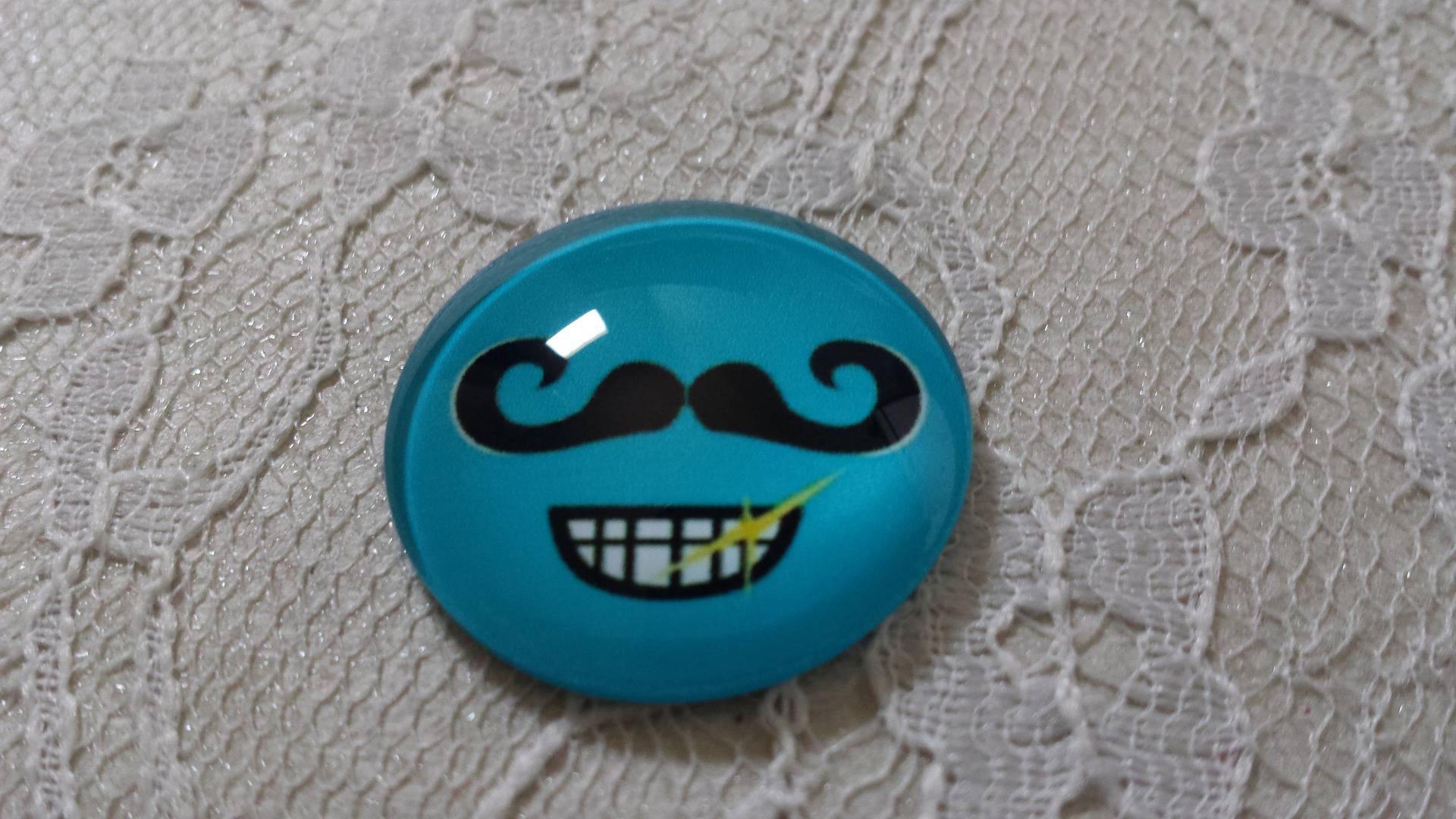 cabochão de vidro redondo 25mm bigode 019 