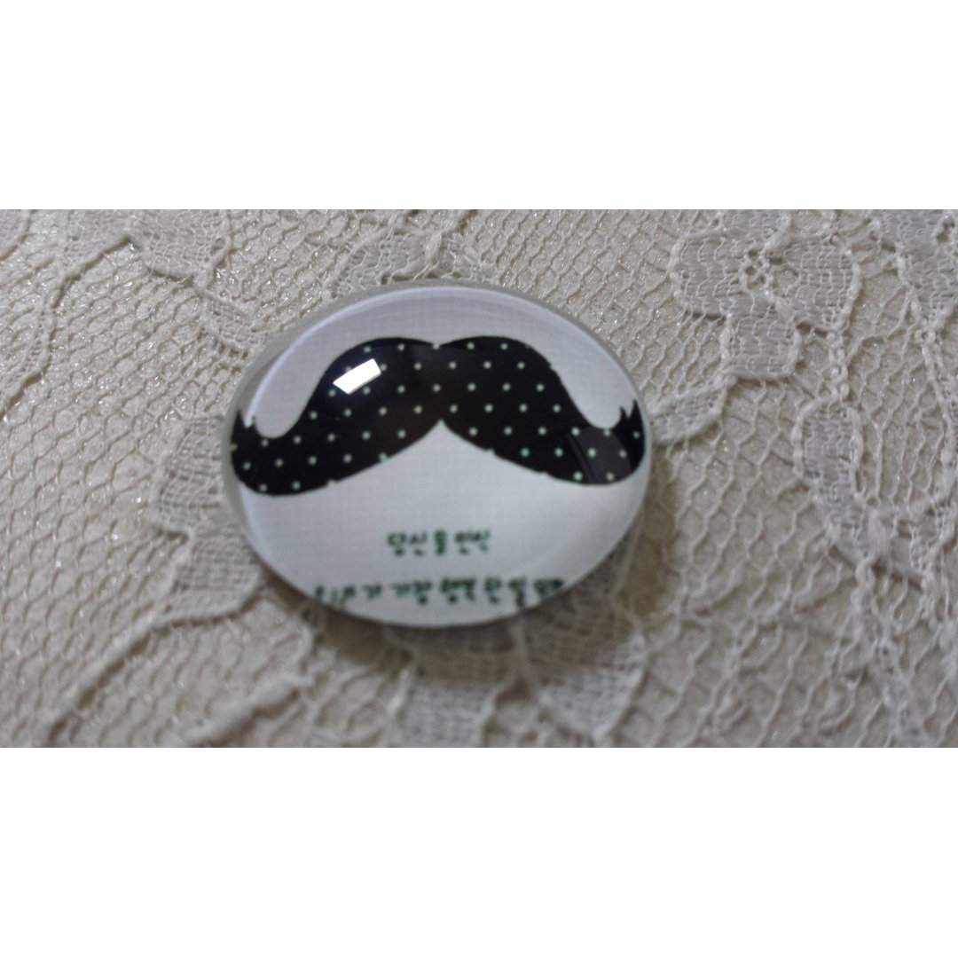 cabochão de vidro redondo 25mm bigode 018 