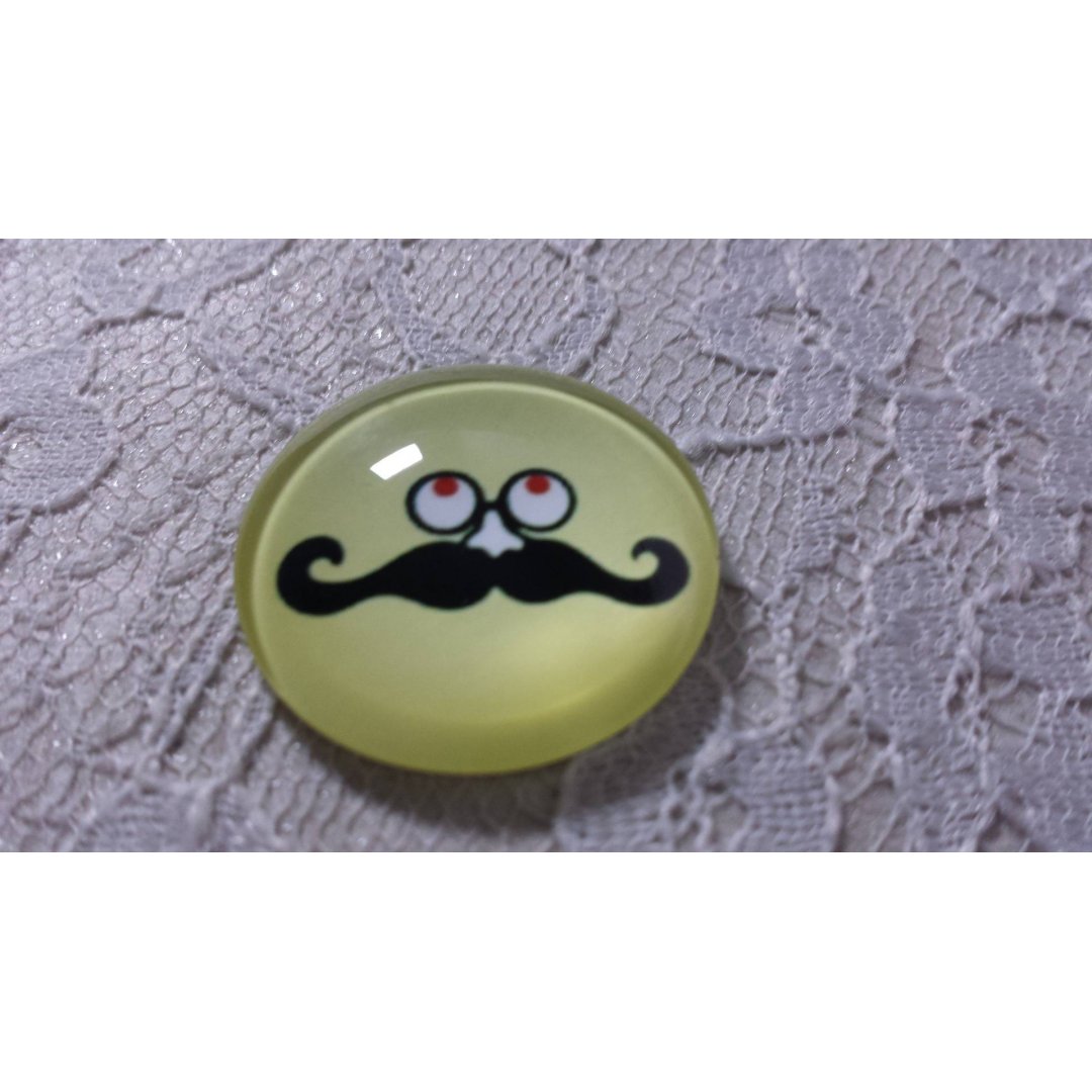 cabochão de vidro redondo 25mm bigode 015 