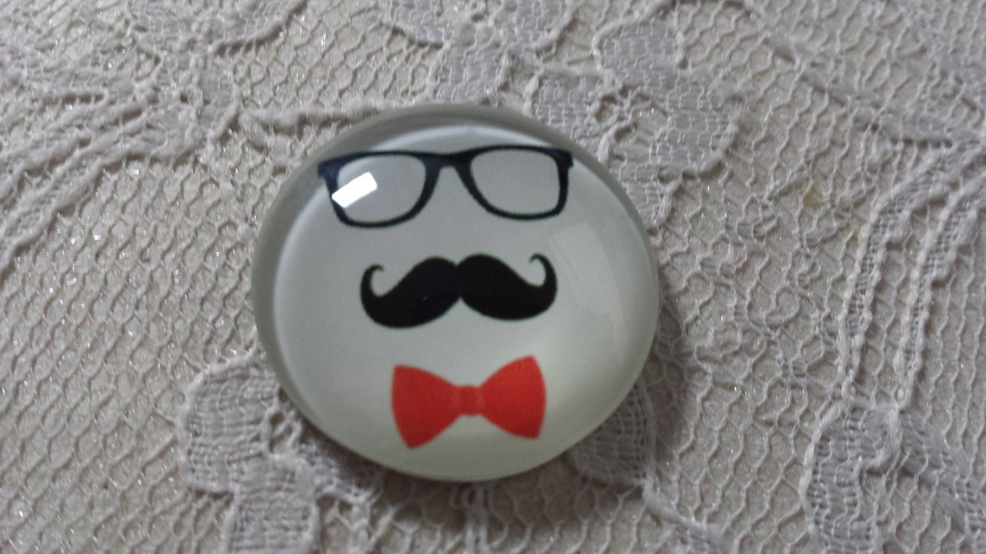 cabochão de vidro redondo 25mm bigode 014 