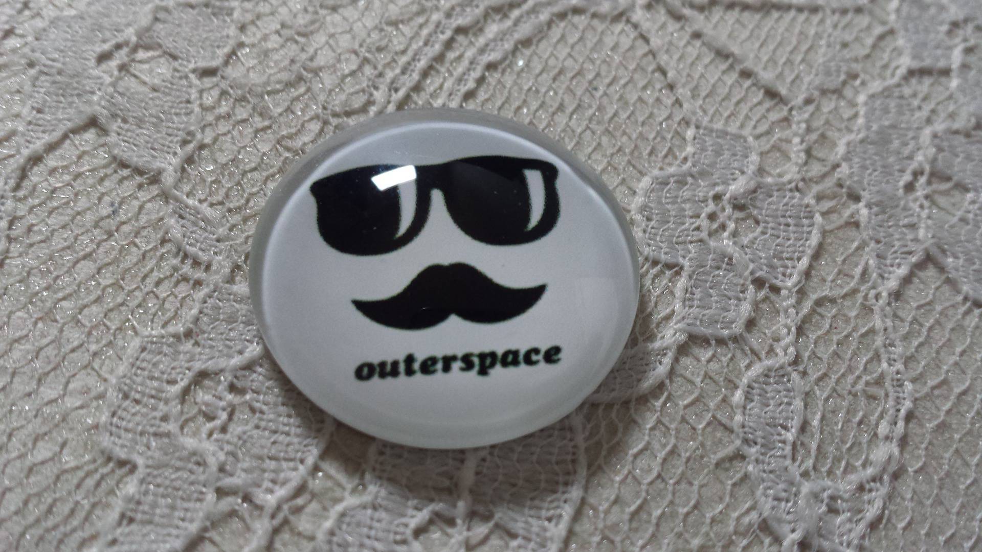 cabochão de vidro redondo 25mm bigode 013 