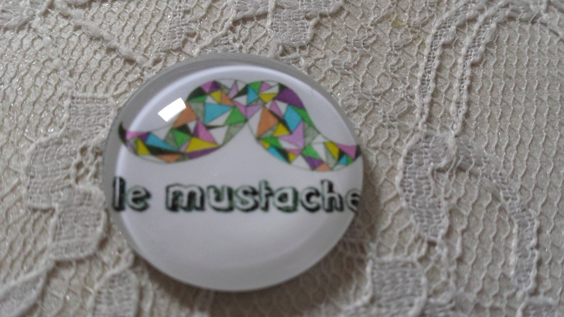 cabochão de vidro redondo 25mm bigode 010 