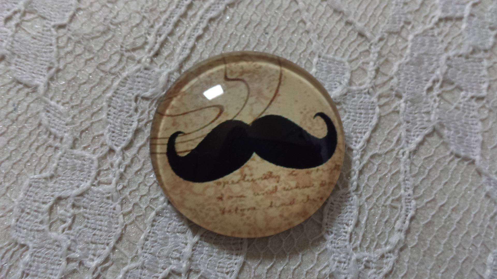 cabochão de vidro redondo 25mm bigode 005 