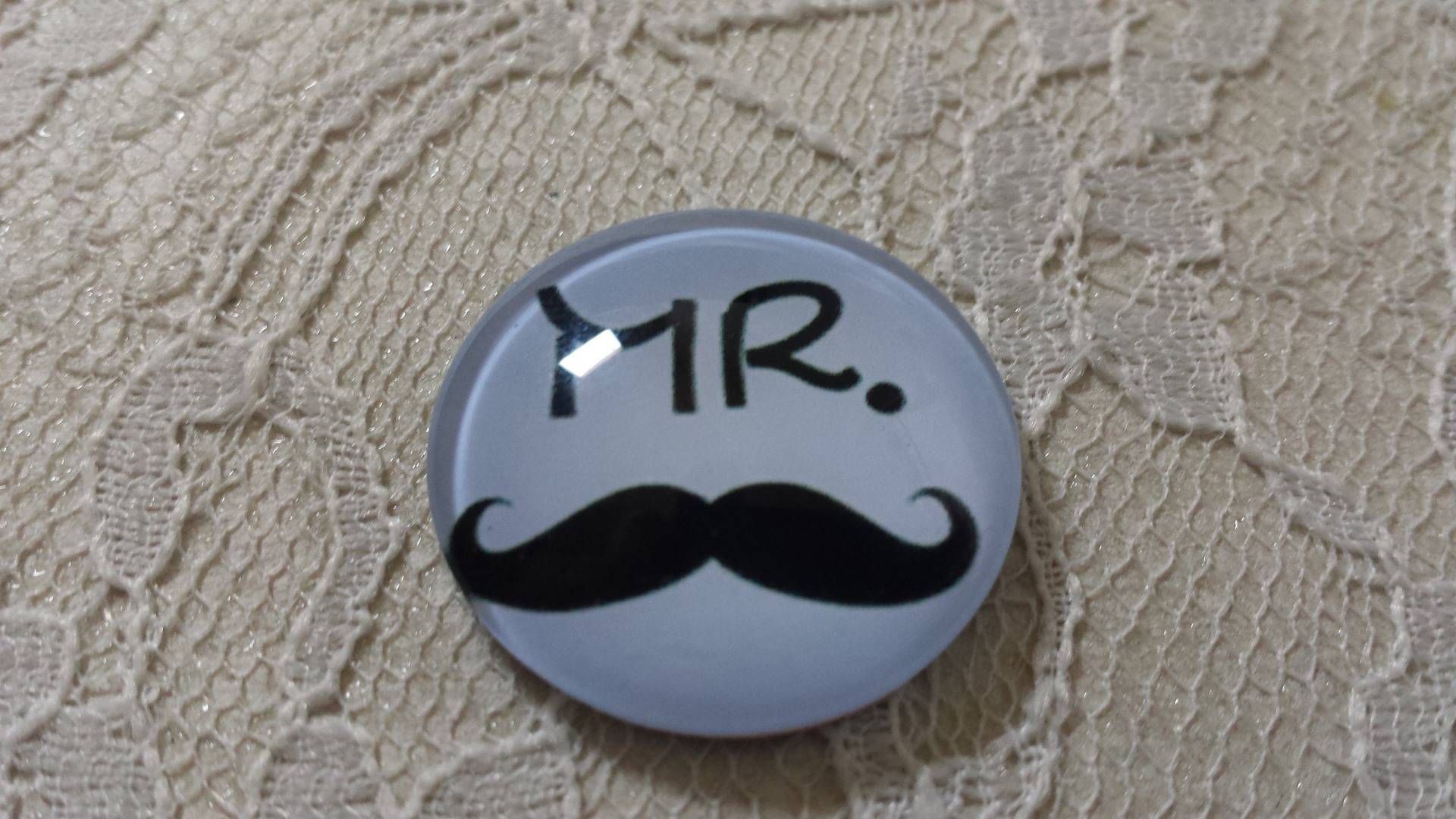cabochão de vidro redondo 25mm bigode 004 
