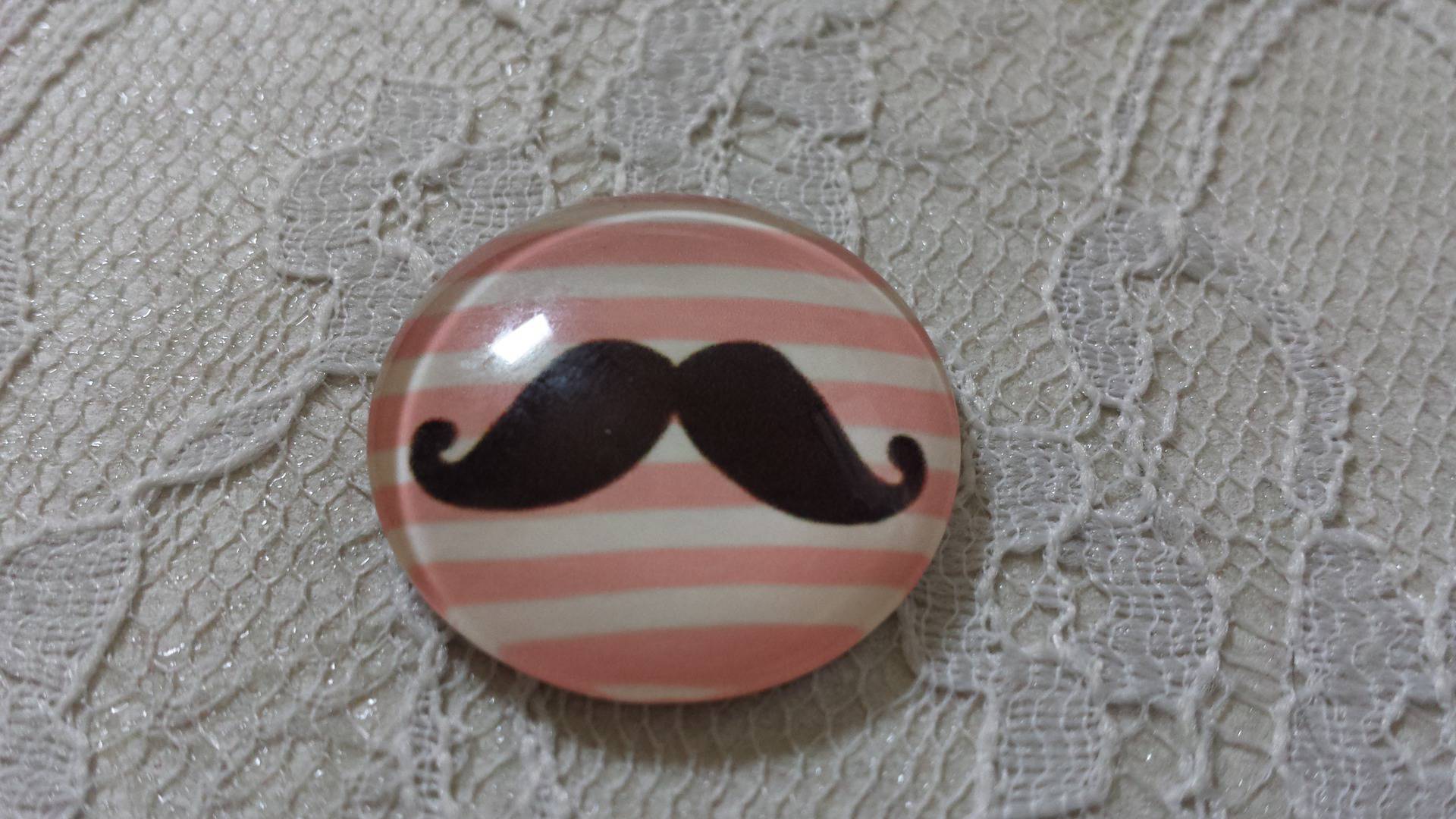 cabochão de vidro redondo 25mm bigode 002 