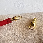 Fecho dourado para cordão de pvc oco 5 mm