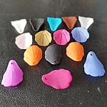 15 Folhas de morango Lucite sortidas