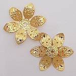 Pendente flor em metal N°058 dourado
