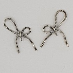 Pendente gravata-borboleta prateada N°08 Pendente gravata-borboleta em metal prateado