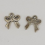 Charm Node N°12 pingente de nó de fita em metal prateado