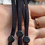 10 fitas de cordão elástico preto com laço de fixação da máscara ajustável.
