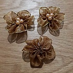 Conjunto de 3 flores coloridas Tecidos de organza castanhos