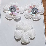 Conjunto de 3 flores 5 pétalas Tecido branco