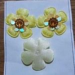 Conjunto de 3 flores 5 pétalas Tecido amarelo