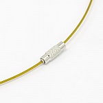 1 colar com fecho de rosca em arame rígido dourado N°01