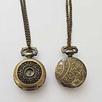 Round 01 Relógio de bronze antigo com corrente