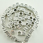 Perle carré charms alphabet N°01 lettre M métal argenté 7x7 mm
