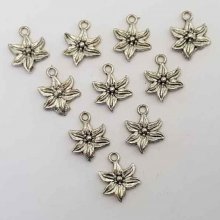 Amuleto de flor em metal N°001 x 15
