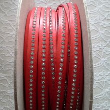 B-Couro de 10 mm com strass Swarovski por 20 cm