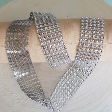 Fita de strass prateada por 0,50 cm.