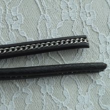 Couro Regaliz preto de 10 mm com corrente de prata por 20 cm