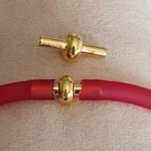 Conjunto de 10 fechos dourados para cordão de pvc oco 5 mm