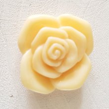 Flor sintética 37 mm N°06-04 Marfim