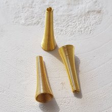 Copo cónico em espiral N°01 X 2 peças Ouro.