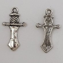 Charme Espada Machado de Guerra N°01 Prata