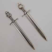 Charme Espada Machado de Guerra N°02 Prata