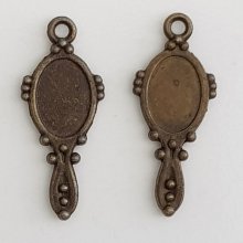 Pendente espelho de mão em bronze.