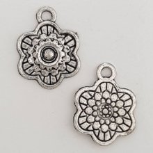 Pendente flor em metal N°047 Prata