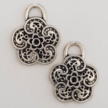 Pendente flor em metal N°055 Prata