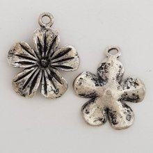 Pendente flor em metal N°092 Prata