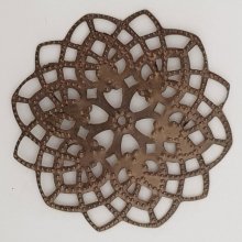 Pendente flor em metal N°101 bronze gravado