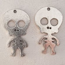Pendente caveira e ossos cruzados N°08