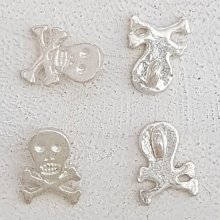 Pendente caveira e ossos cruzados N°22